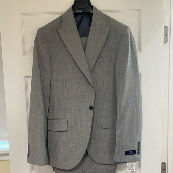 Mens 3 piece light grey suit - Picture 3 of 8